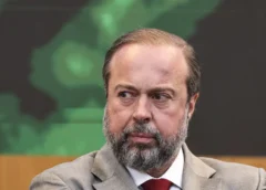 Ministro cobra solução para vazamento de água em minas da Vale