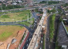 Obras do VLT avançam e alteram tráfego na BR-324 para lançamento de vigas