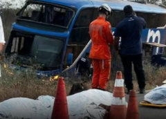 Sete pessoas morrem e nove ficam em estado grave após ônibus tombar na Chapada