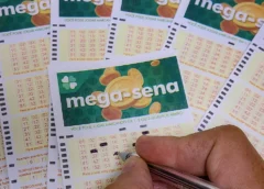 Mega-Sena acumula novamente e prêmio vai a R$ 320 milhões.  Números sorteados são:  06 – 30 – 32 – 38 – 49 – 57